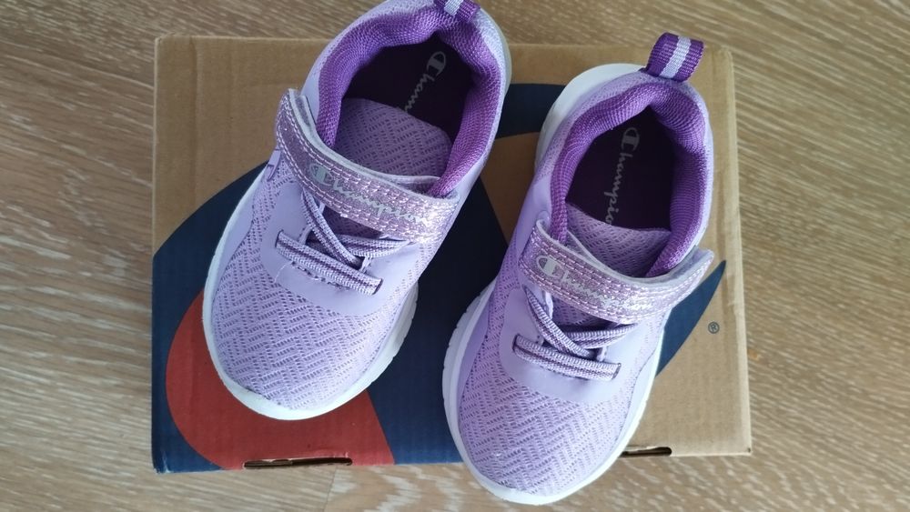 Маратонки и сандали Adidas