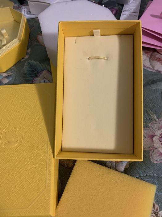 Оригинална кутия за бижу Swarovski и торбички