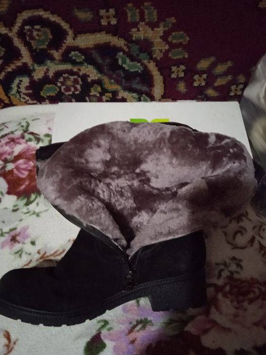 Продам женские зимние сапоги
