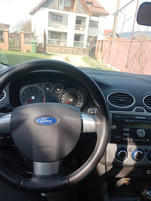 Vând Ford focus 2005 1.6 benzină preț negociabil