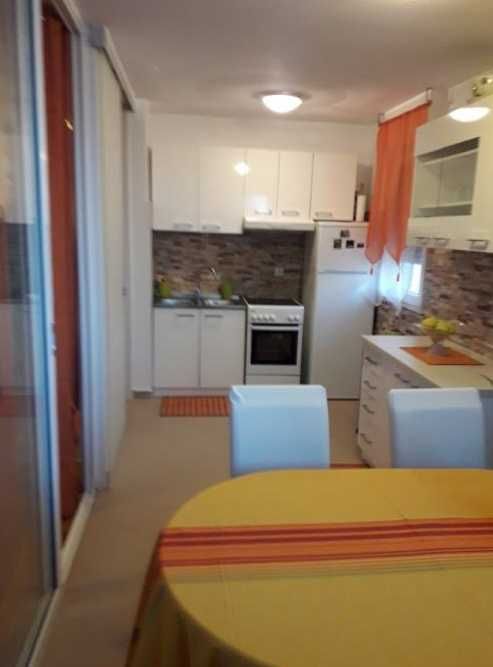 Дава се под наем Тристаен апартамент в Пловдив, Кючук Париж - 78 кв.м за 270.3 € - Снимка #2