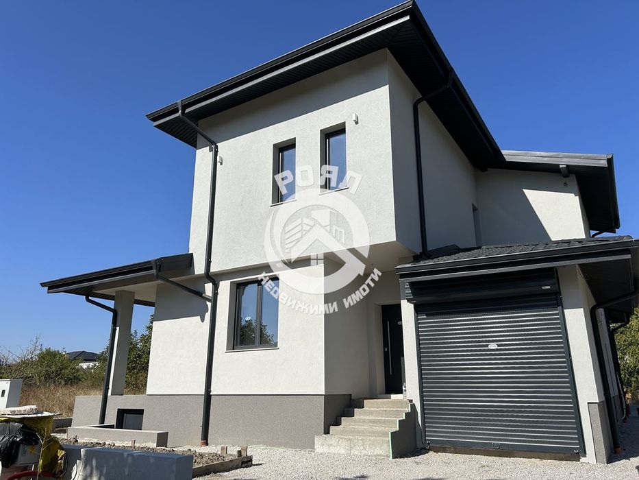 Продава се Къща в Пловдив, Остромила - 380 кв.м за 1048 €/кв.м - Снимка #1