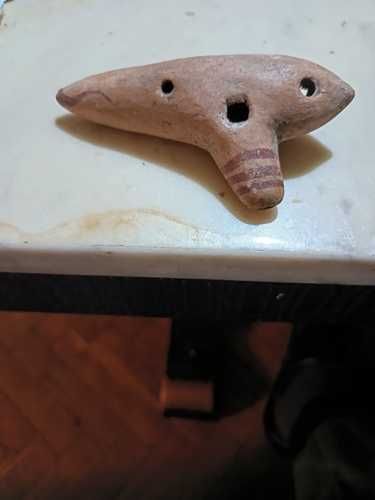 Свиреща с 10 тона стара окарина.  OCARINA