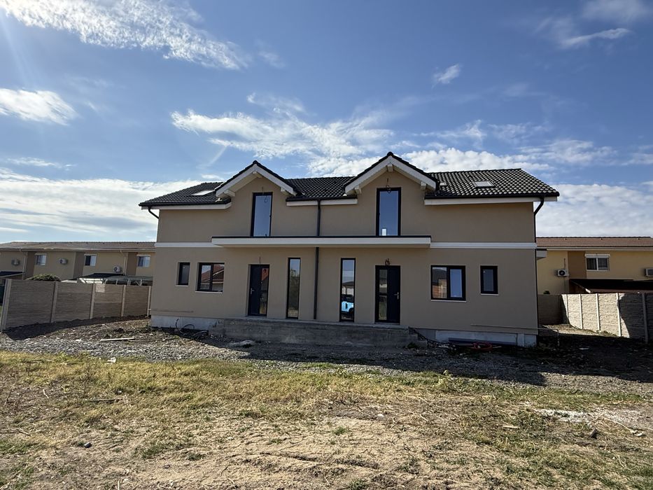 Duplex la Sanandrei ,3 dormitoare,living,bucatarie ,2 bai ,hol si terasa acoperita la pretul de 129500 euro neg direct de la propietar nr  0745758440