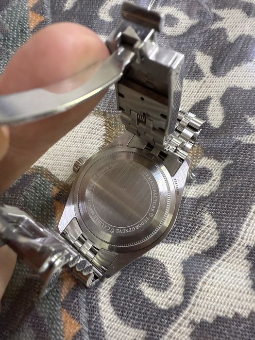 Tudor black bay burgundy