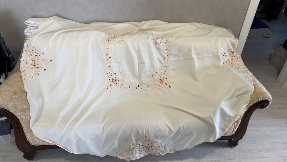 Продаю разные скатерти текстиль