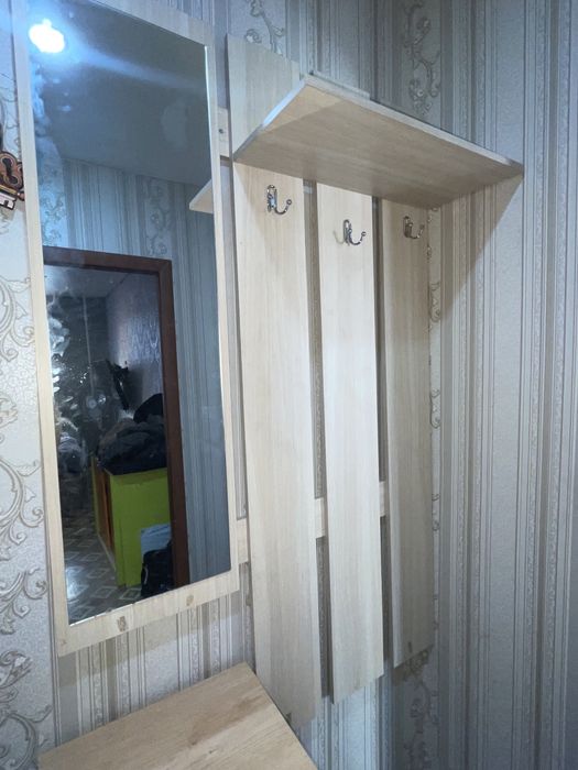 Продам обувницу с прихожей.