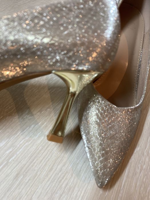 Продам женские туфли