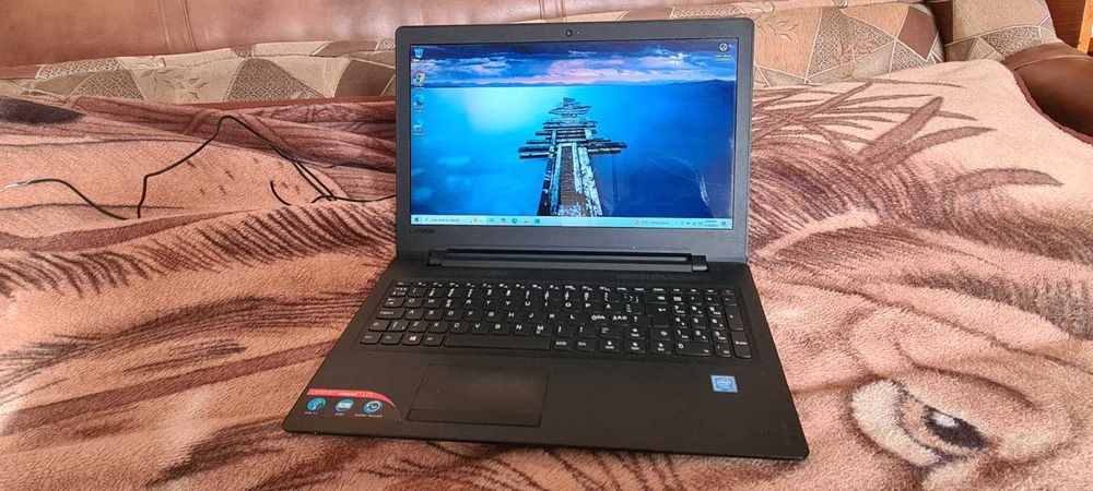 Laptop Lenovo cu procesor Celeron Dual Core,4 Gb RAM si HDD de 500 Gb
