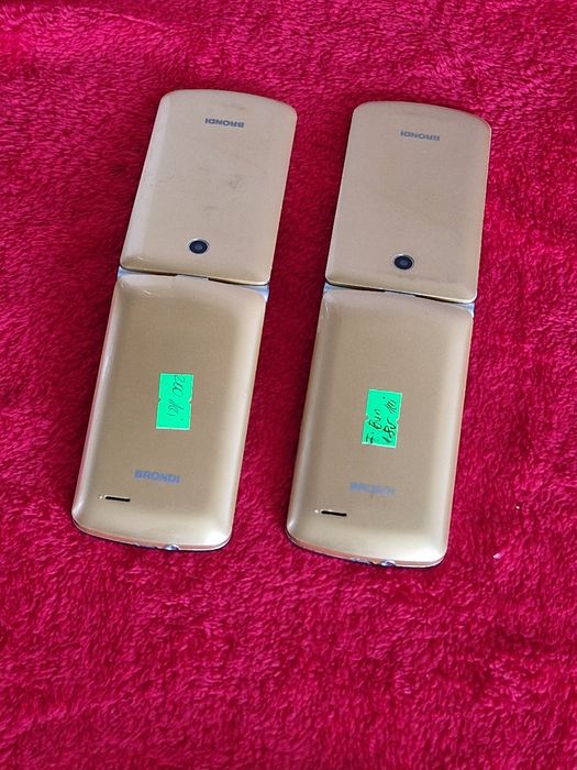 Telefon cu clapeta perfect funcțional