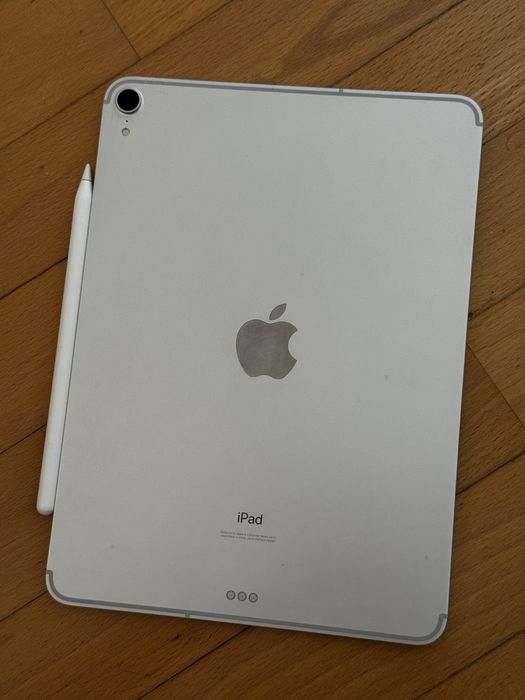 iPad Pro 11" + Apple Pencil 2 + Logi Combo Touch