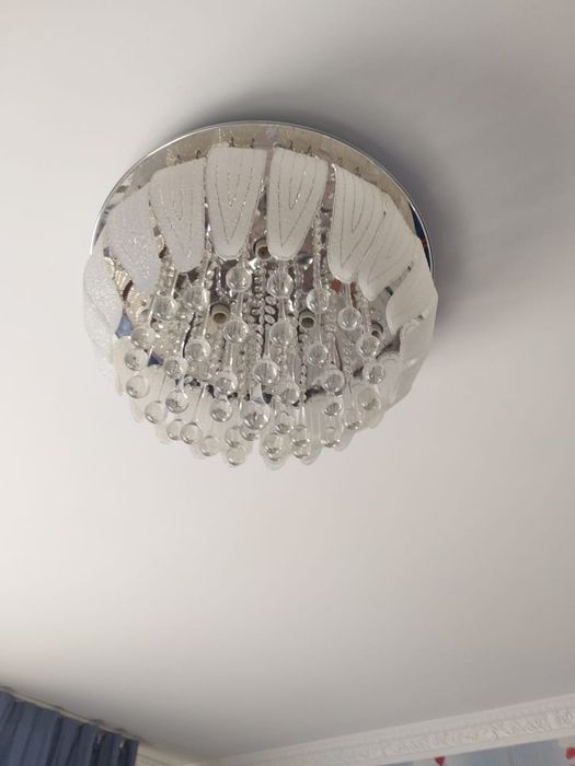 Продам люстры в отличном состоянии