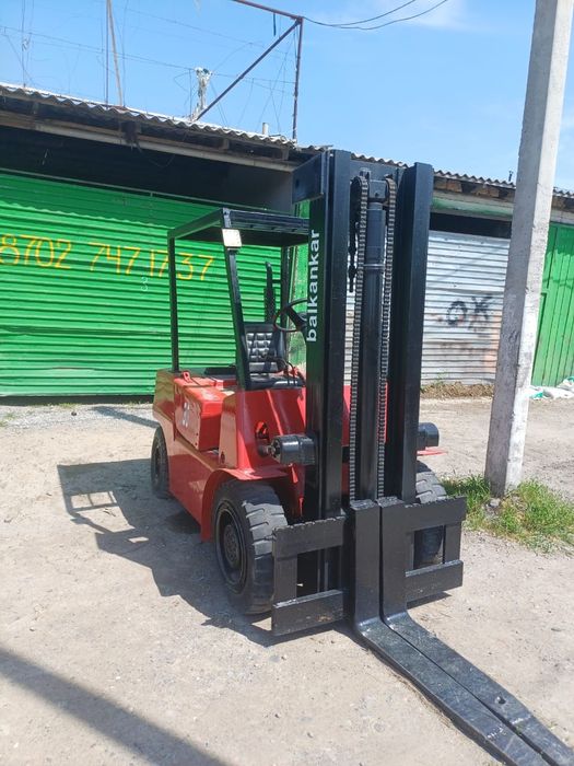 Погрузчик вилочный Балканкар