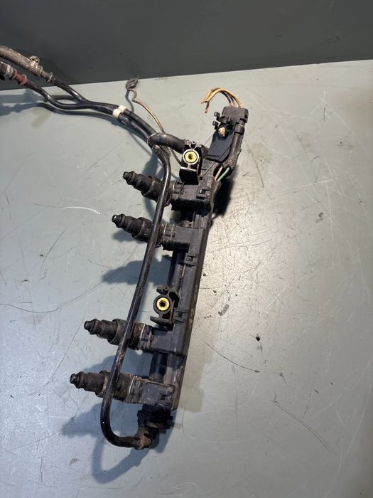 Rampa injectoare Renault Kangoo 2001 1.2 MT (75 hp)