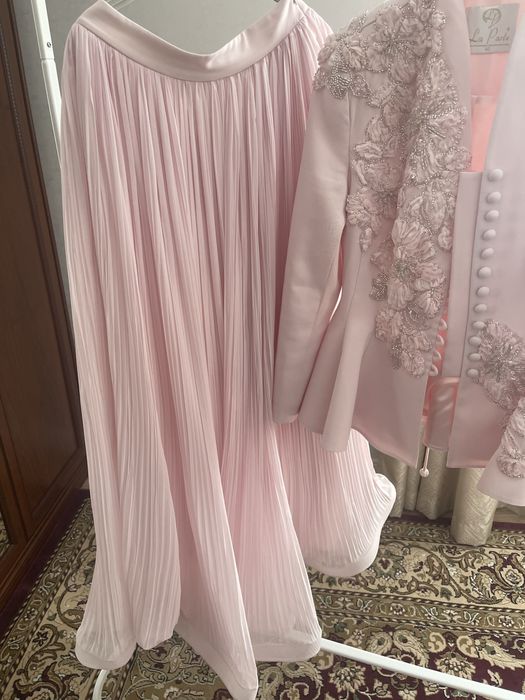 Нарядный вечерний костюм