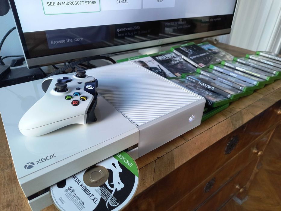 Xbox One, Alb, 500GB + 2 controllere + 13 jocuri – stare IMPECABILĂ !