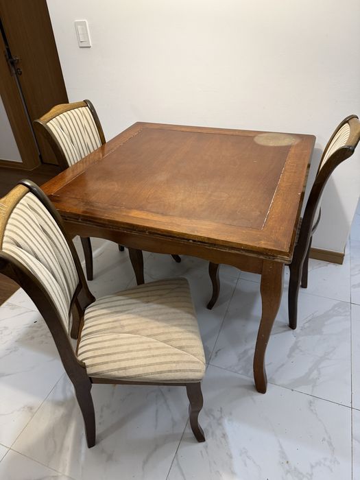 Продам стол и 3 стула + скатерть