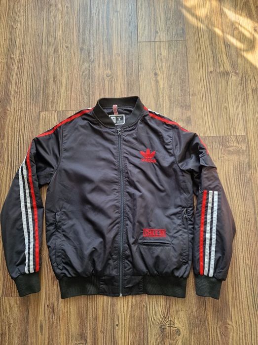 Страхотно мъжко яке ADIDAS CHELSЕА размер
S, без забележки като ново,