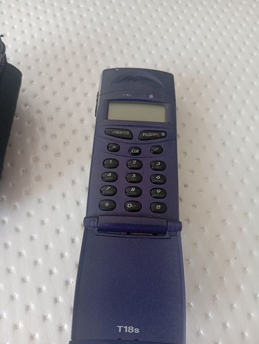 Телефон СССР ЕРЕКСОН Т 18 С. Чехлом