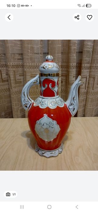 Чайники фарфоровые продам по 100тысяч.