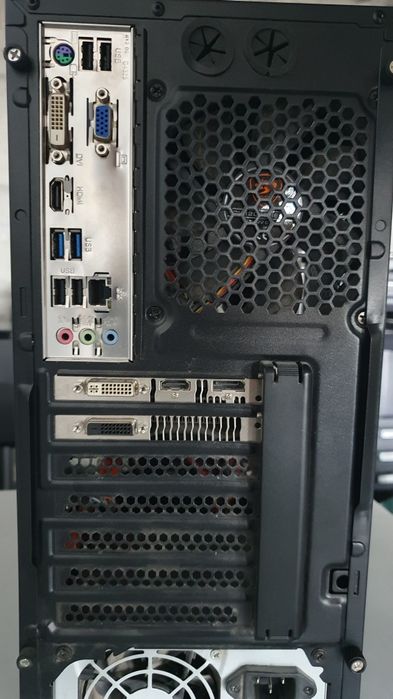 Unitate PC desktop i3, 16gb, hd6950, ssd 120gb monitor 22"