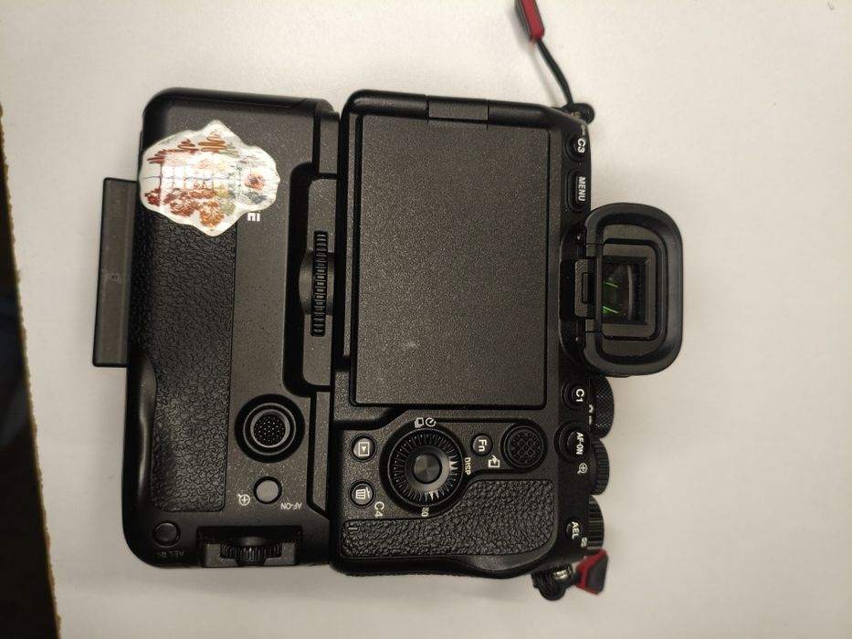 Sony Alpha A7M4 Body + Batterygrip