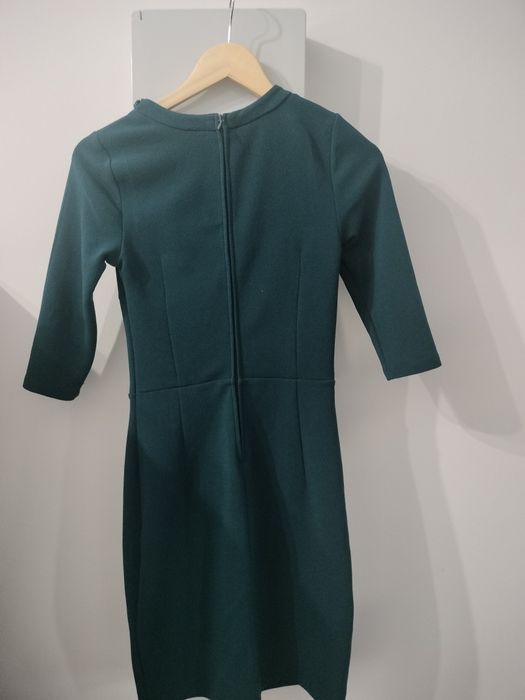 De vânzare rochiță pe corp mărimea 34