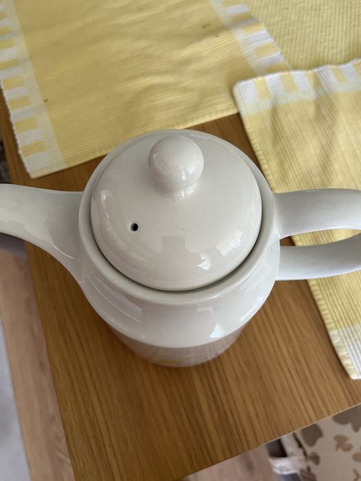 Порцеланов чайник