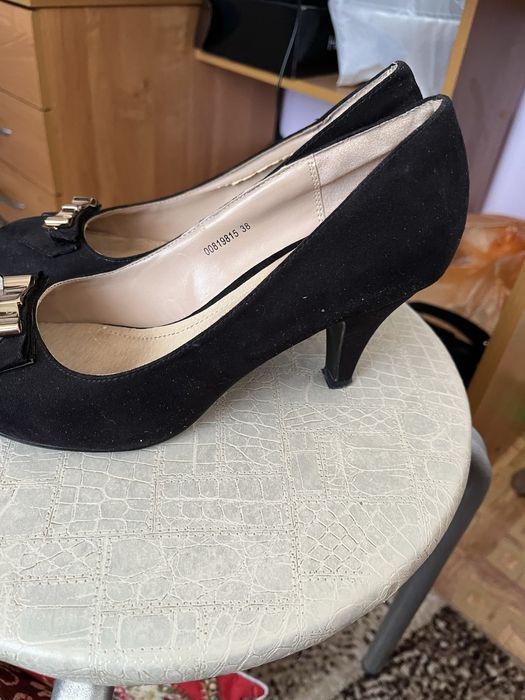 Продам женские туфли