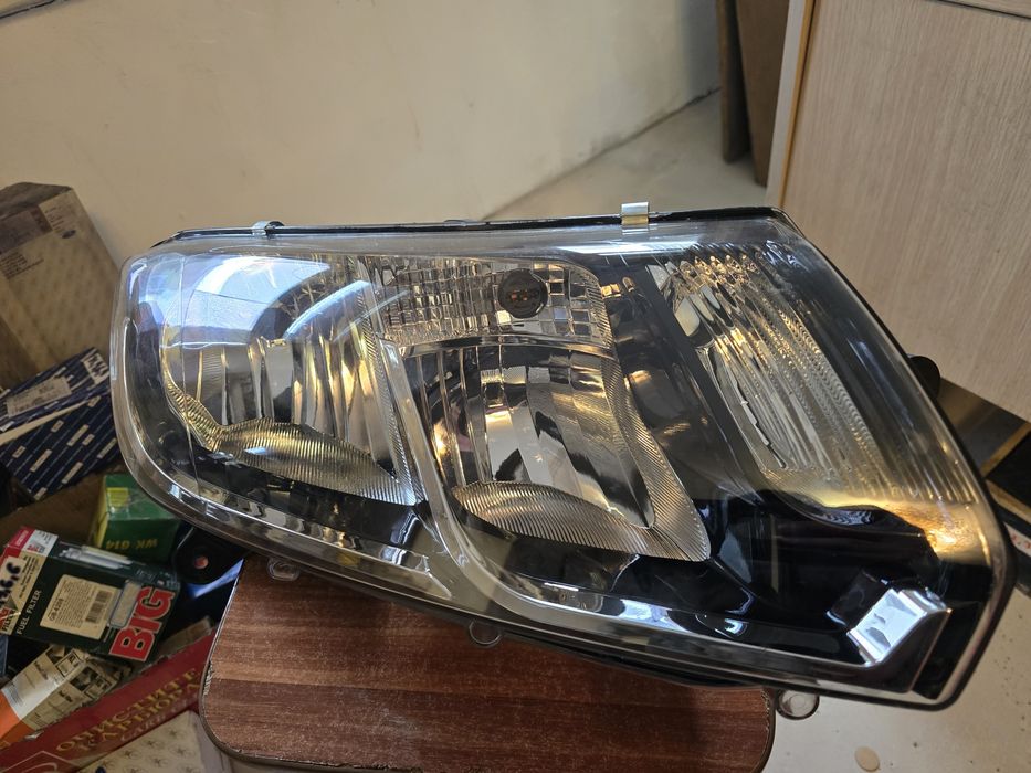 Продам фары Largus Logan