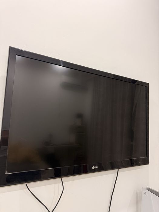 Большой ТВ. LG 42 дюйма