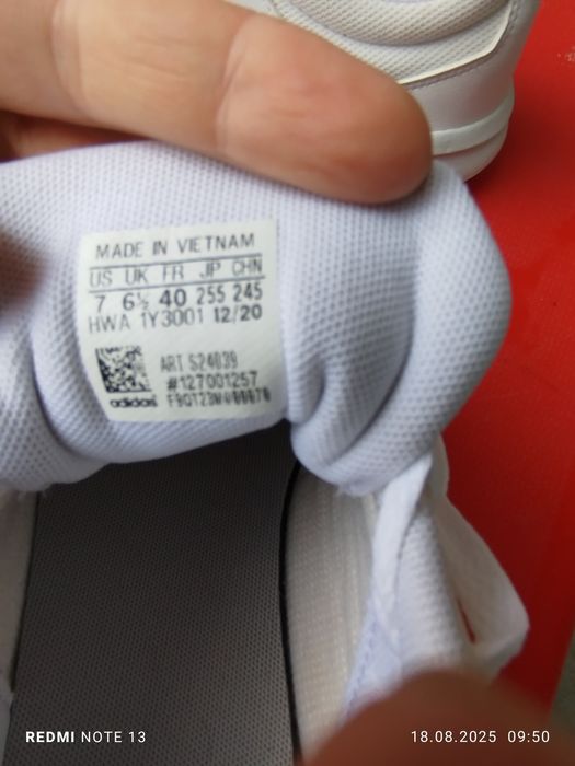 Маратонки Адидас 40