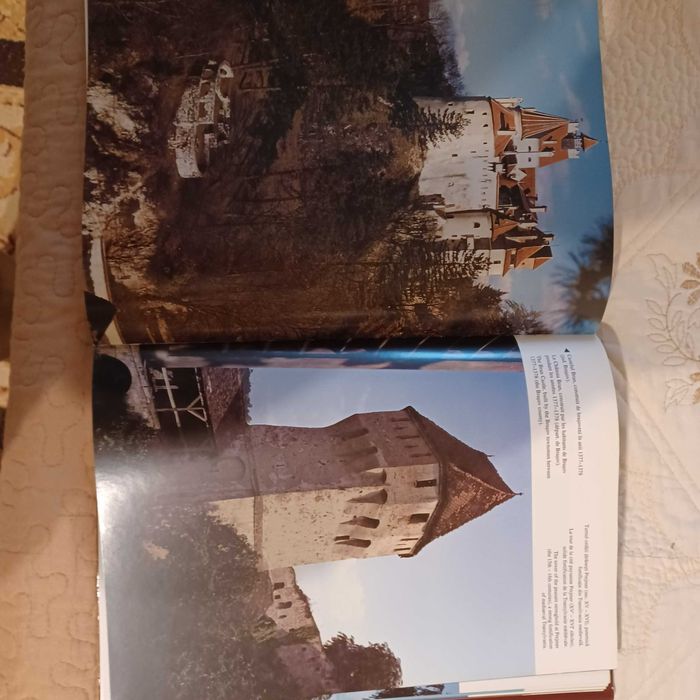 Album România în română, engleză, franceză