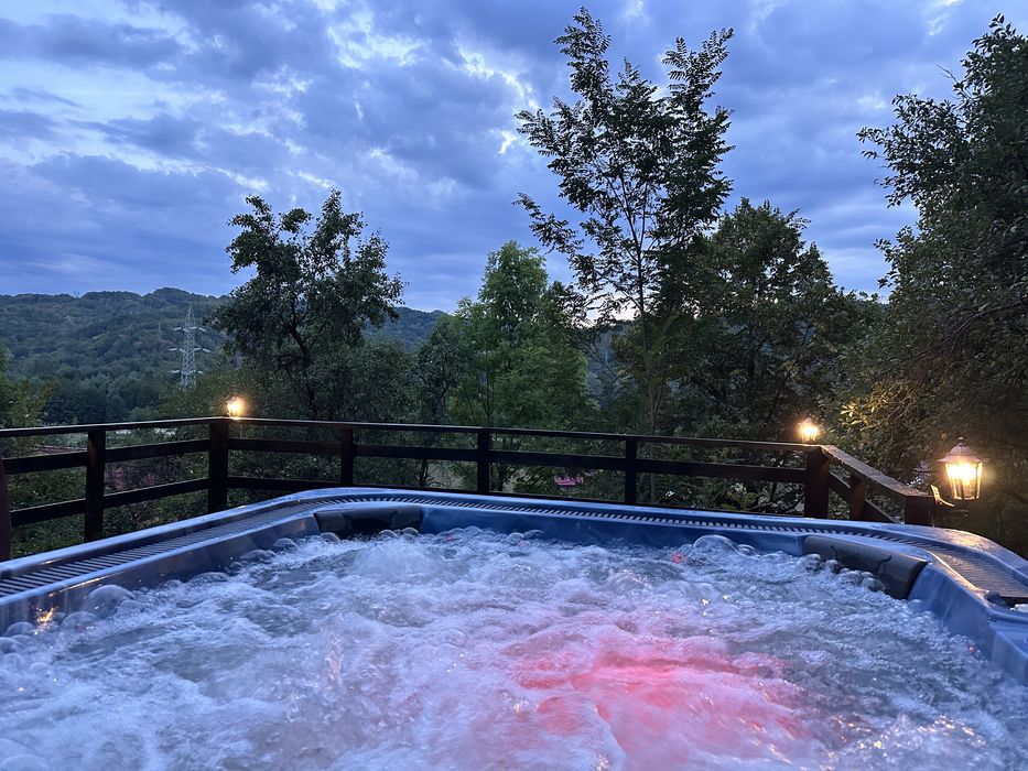 Jacuzzi electric 8 persoane - pret de ciubar 13000 lei