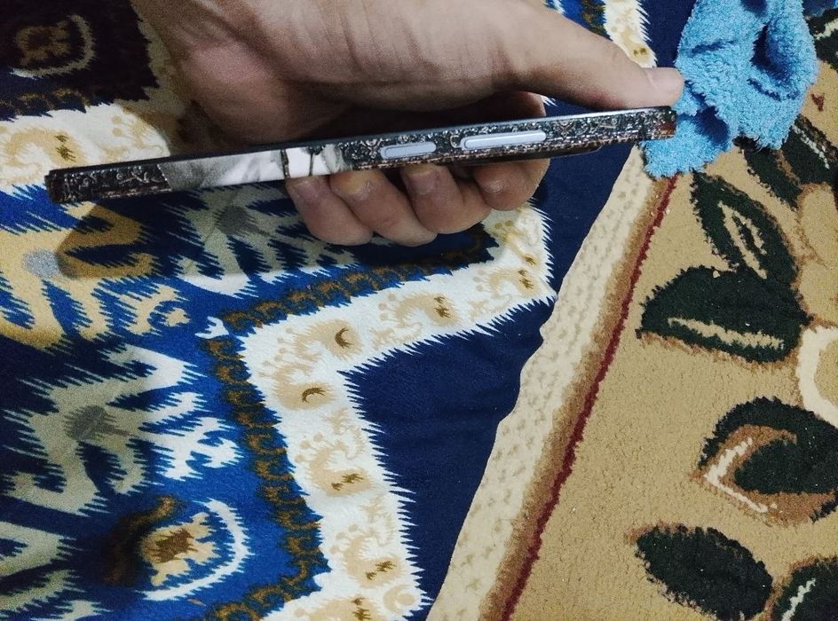Sotiladi srochno ideal xamma joyi radnoy telefon