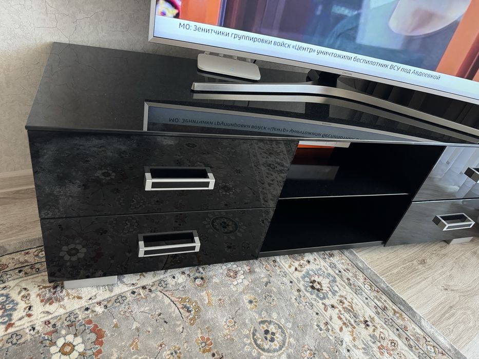 Продам тв тумбу в отличном состоянии