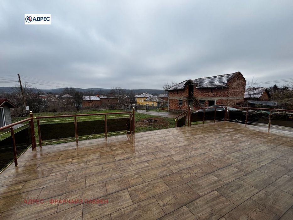 Къща в Плевен, област-с.Комарево площ 100 цена 85000