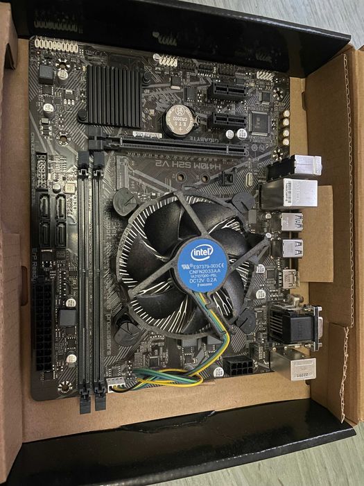 Дъно Gigabyte H410M S2H V2 + процесор Intel G6405