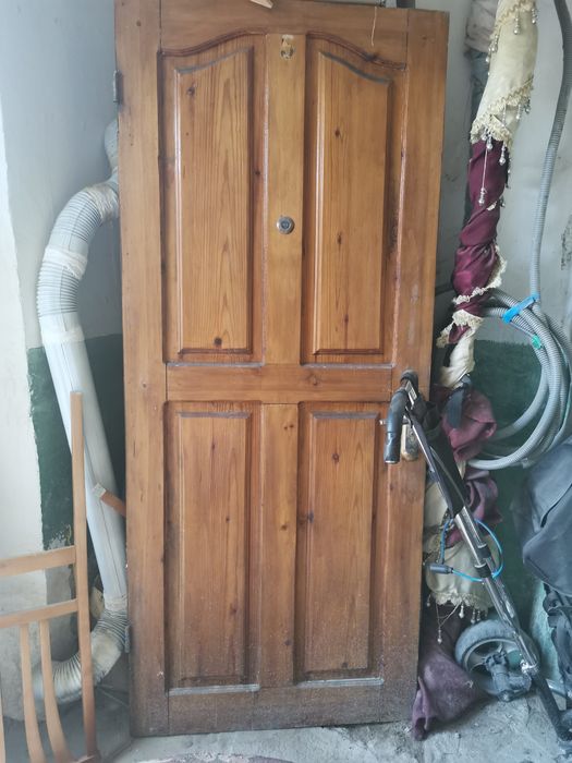 Eshik sotiladi. Дверь деревянная входная или межкомнатная.