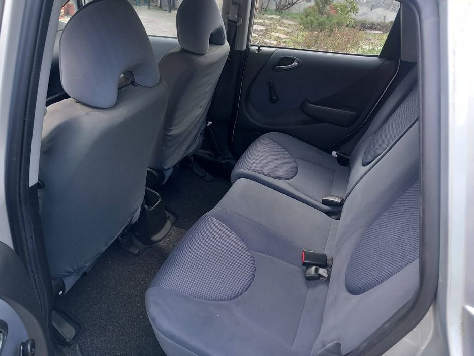 Хонда Джаз
Нов внос от Германия.
2006г
Бензин 1,4.
Климатик, сензор за