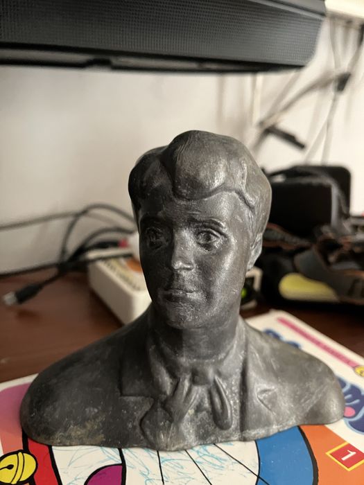 Есенин бюст металл