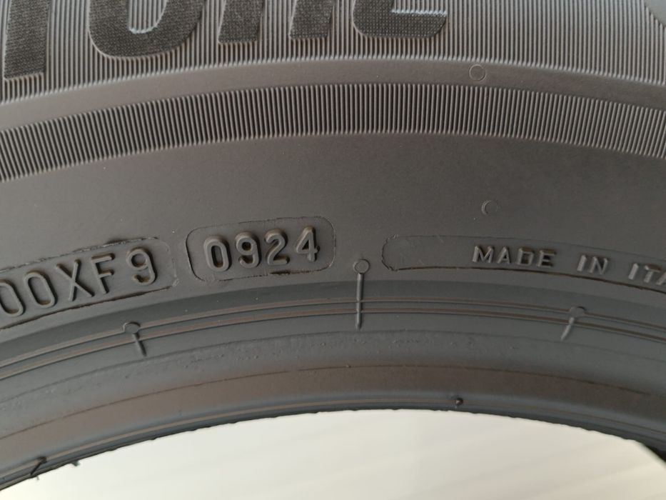 2бр летни гуми 215/65/17/Bridgestone turanzza6/Enleten6/dot0924/5мм грайфер