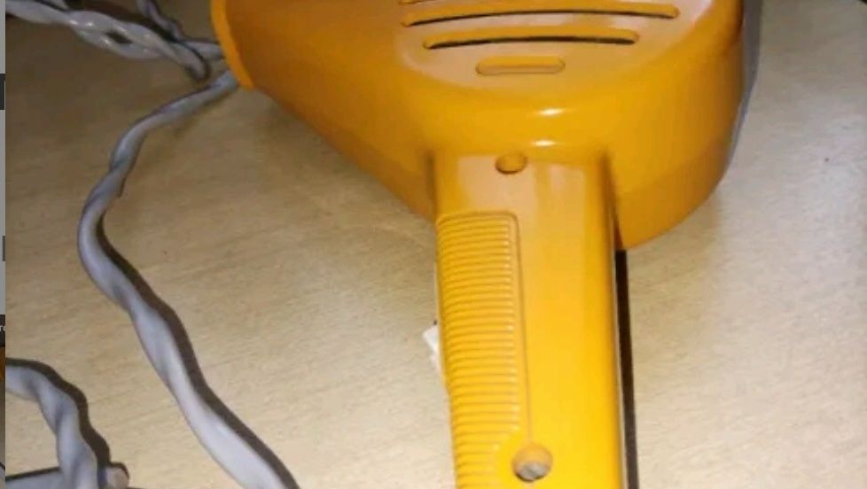 Стар сешоар за коса.