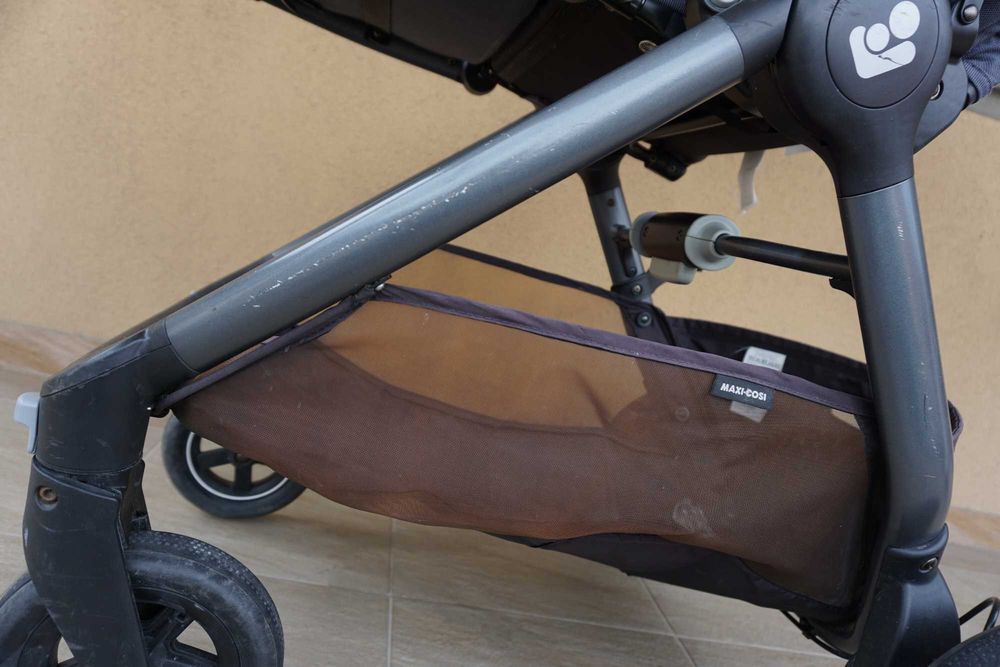 Maxi-Cosi Adorra 2 + кош за новородено + зимен чувал за количка