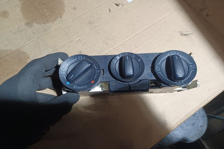 Comanda AC 6R0820045H Volkswagen VW Polo a 4-a generatie 9N