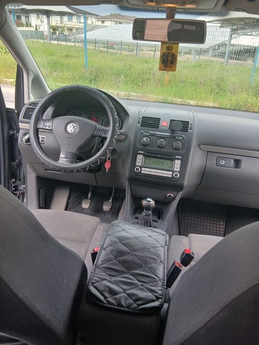 Ofer spre vînzare wolsvagen touran