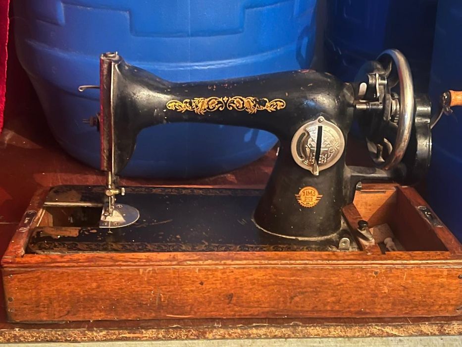 Срочно продается швейная машинка