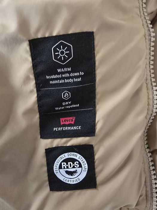 Geaca Levis puf , ca noua