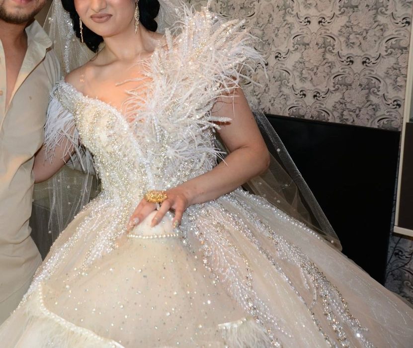 Продавам булченска рокля +подарък корона към нея