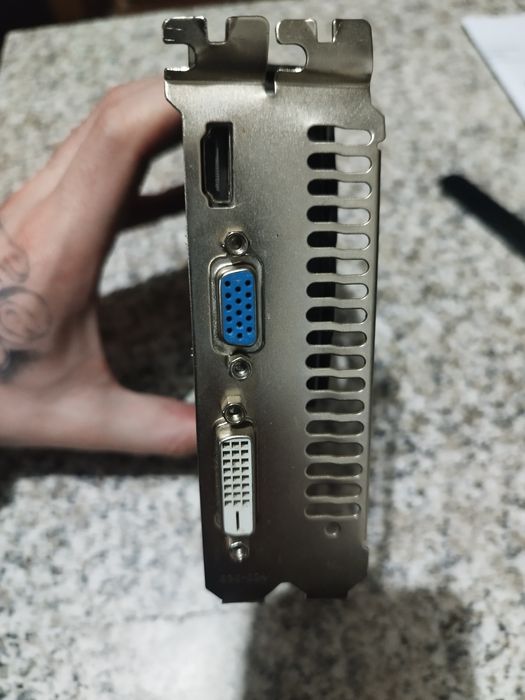 Placa video AMD R7 350 2 GB